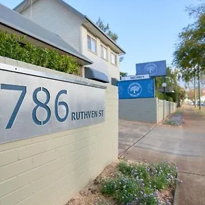 *** Motel Ruthven Street Motor Australia